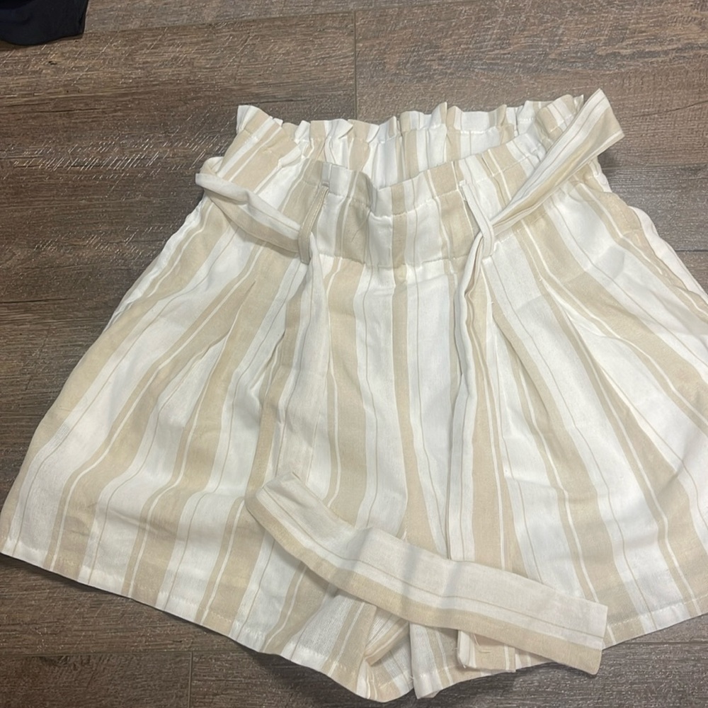 Size small white and cream Francesca’s paper bag shorts